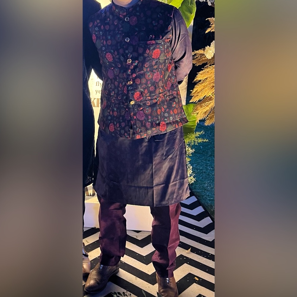 Men’s Button-front Kurta with Vest Size 42
